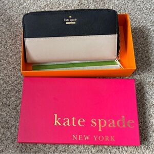 Kate Spade New York Cameron Street Lacey wallet in Tusk/Black color
